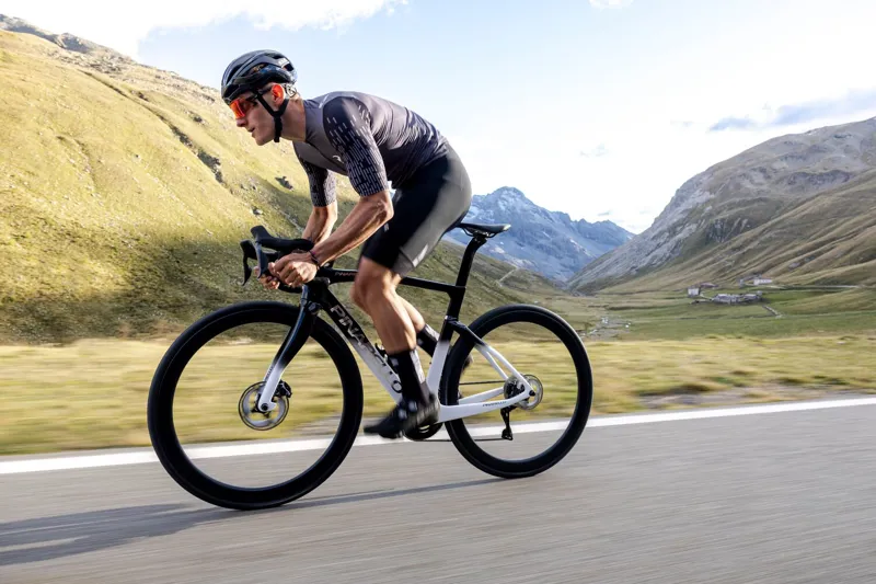 Pinarello F7 Road Bike with Ultegra Di2 ULTRAFAST C45 : LUNAR WHITE-3