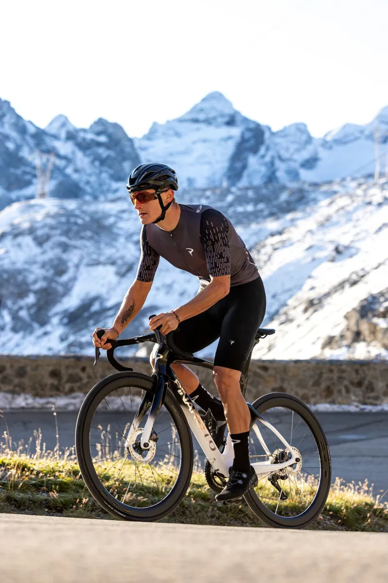 Pinarello F7 Road Bike with Ultegra Di2 ULTRAFAST C45 : LUNAR WHITE-6