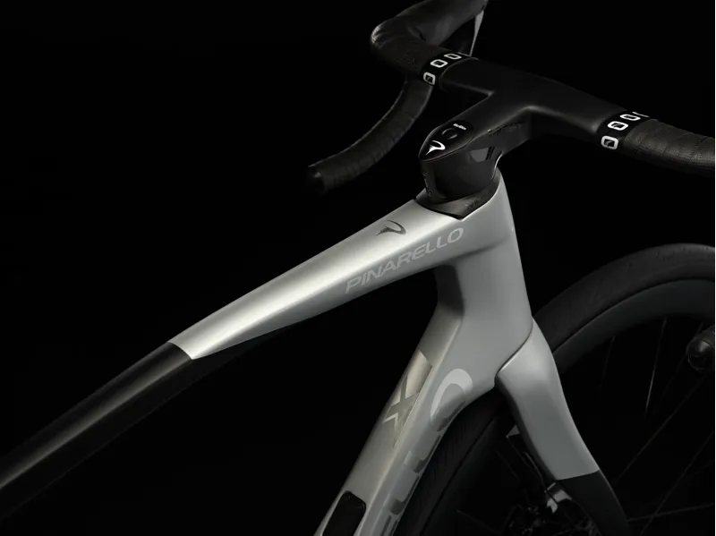 Pinarello X7 : Shimano ULTEGRA Di2 and MOST Carbon UF45: SATURN SILVER-5