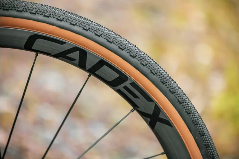 CADEX AR TUBELESS GRAVEL and MIXED TERRAIN TYRE : 700x40c-8