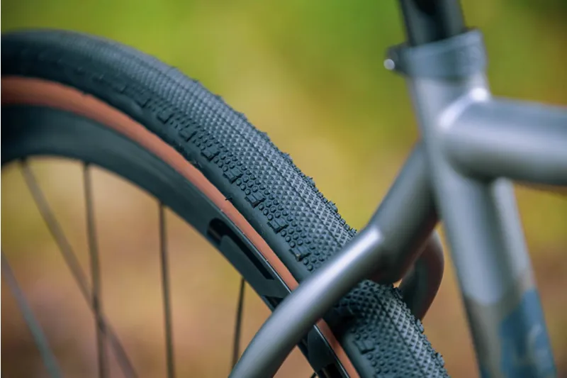 CADEX AR TUBELESS GRAVEL and MIXED TERRAIN TYRE : 700x40c-7