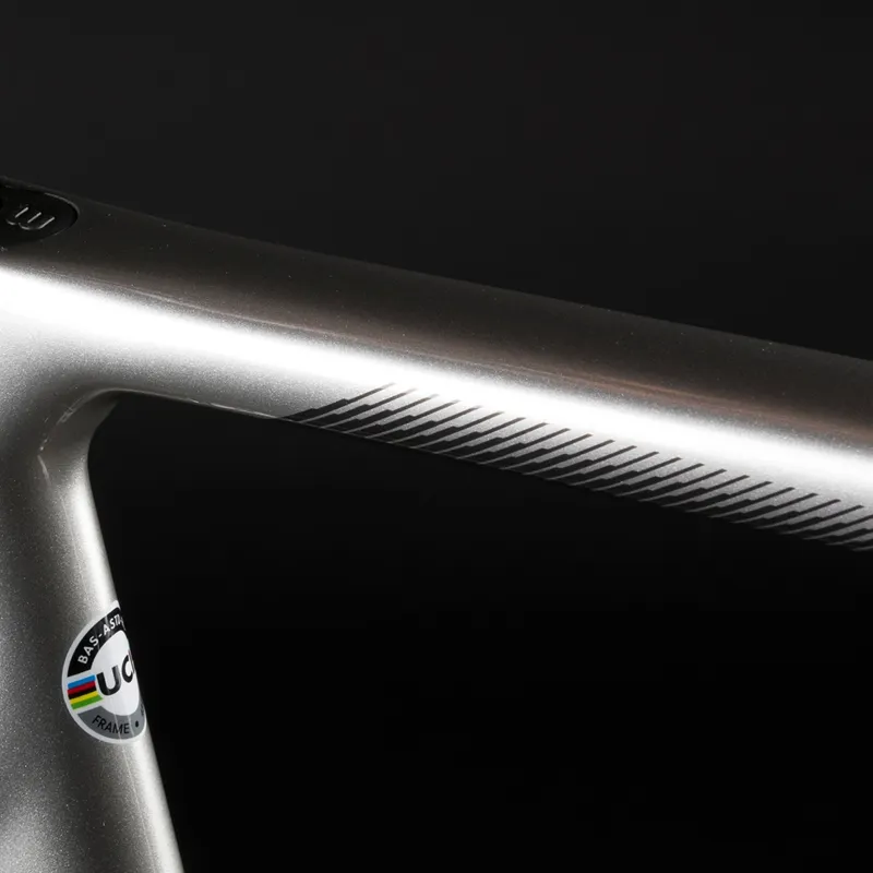 2021 Basso ASTRA Disc Carbon Road bike with Ultegra in Silver-4