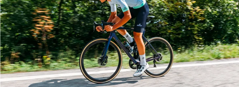 2021 Basso Diamante SV Disc with Campagnolo Record 12 in Chameleon-11