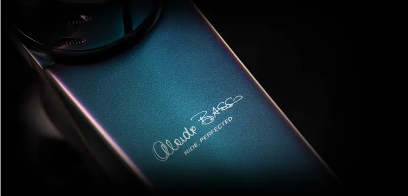 2021 Basso Diamante SV Disc with Campagnolo Record 12 in Chameleon-10