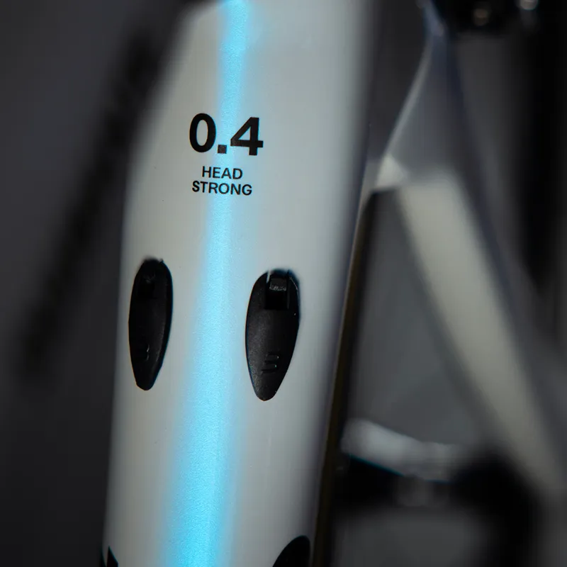 2021 Basso DIAMANTE DISC Carbon Road Bike with CHORUS 12 in Opal White-3