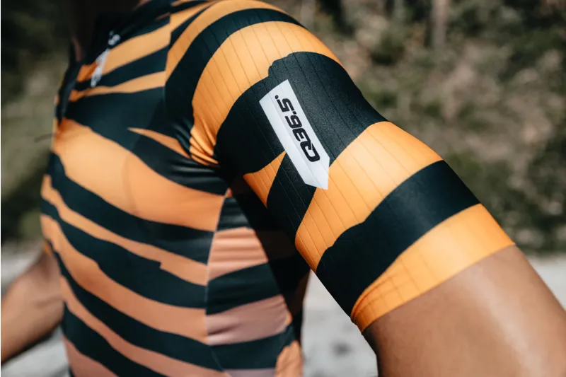 Q36.5 Short Sleeve Cycling Jersey R2 : TIGER ORANGE