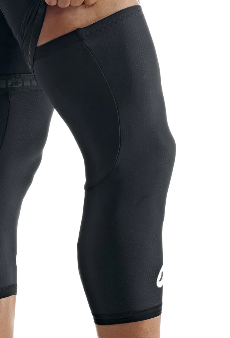 Assos UNO Knee Warmers. Assos kneeUno_s7 Knee Warmers