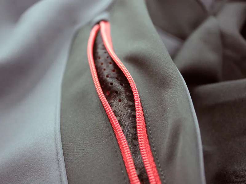Castelli Mortirolo Due Jacket (Anthracite / Black)-3