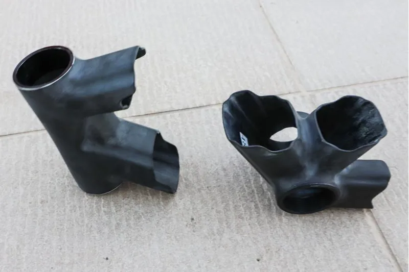 Colnago C64 DISC FRAME : SEMI INTEGRATED : HIGH Geom : Art Decor White-4