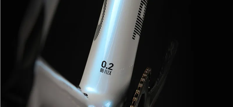 2022 Basso DIAMANTE DISC Carbon Road Bike with ULTEGRA in Opal White-7