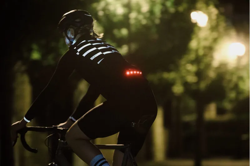 Metier Beacon Womens Cycling Jacket : Black-12