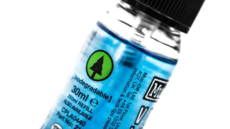 Muc-Off Visor Lens and Goggle Cleaner : 30ml Mini Pump Spray-3