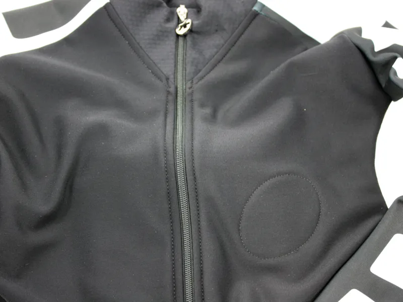 ASSOS、アソスij.tiburu.4 サイクルジャケット BKVOL.jpg