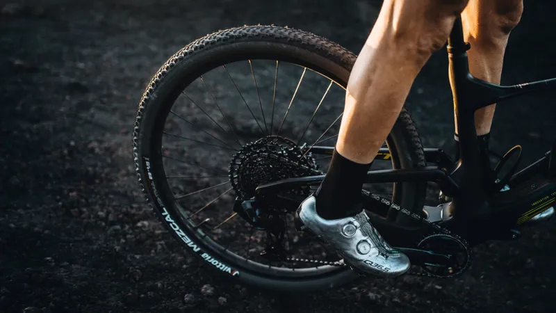 Q36.5 UNIQUE ADVENTURE Shoes in SILVER : Unisex Off-Road Cycling Shoes-4