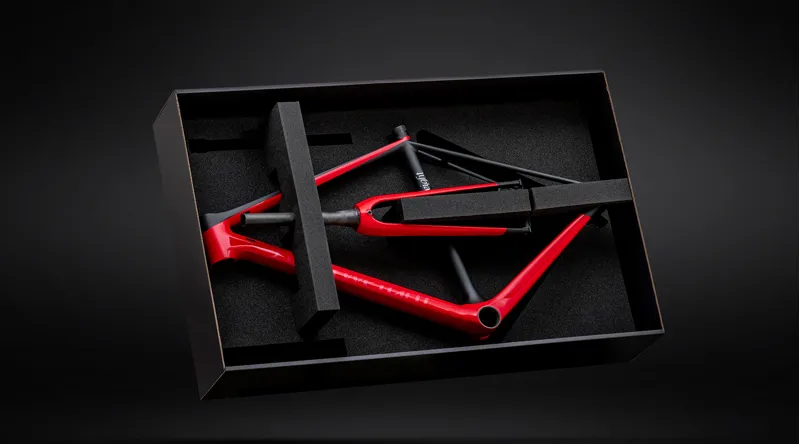 Lightweight Urgestalt DISC Carbon Road Bike FRAME : CYAN-7