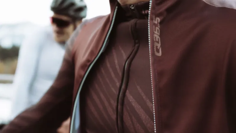 Q36.5 Gregarius Hybrid Vest : COFFEE BROWN-2