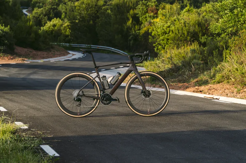 2025 Cannondale Synapse Carbon 2 SmartSense : FORCE AXS : Copper Ore-2