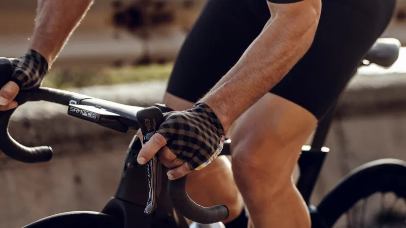 Q36.5 Dottore CLIMA Summer Gloves : OLIVE-5