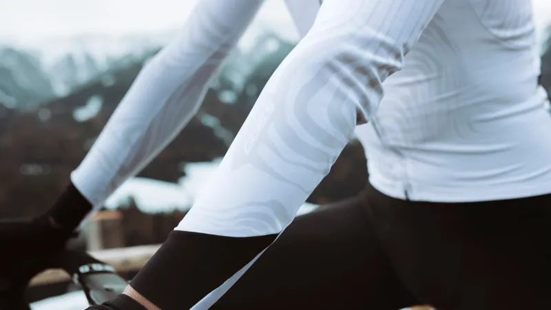 Q36.5 Gregarius Hybrid Dolomites Long Sleeve Jersey : SILVER GREY-3