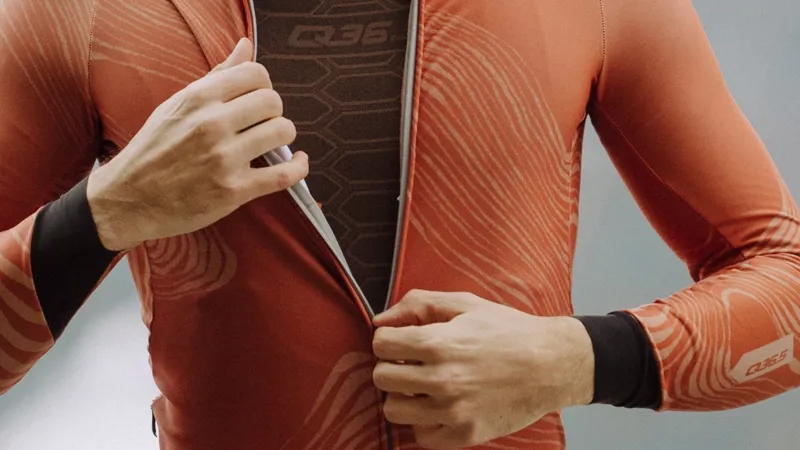 Q36.5 Gregarius Hybrid Dolomites Long Sleeve Jersey : RUST RED-2