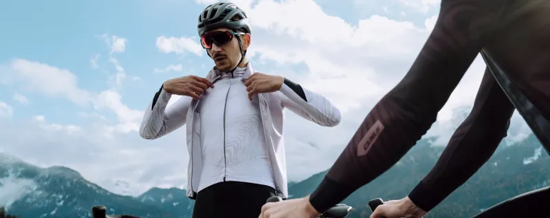 Q36.5 Gregarius Hybrid Vest : SILVER GREY-3