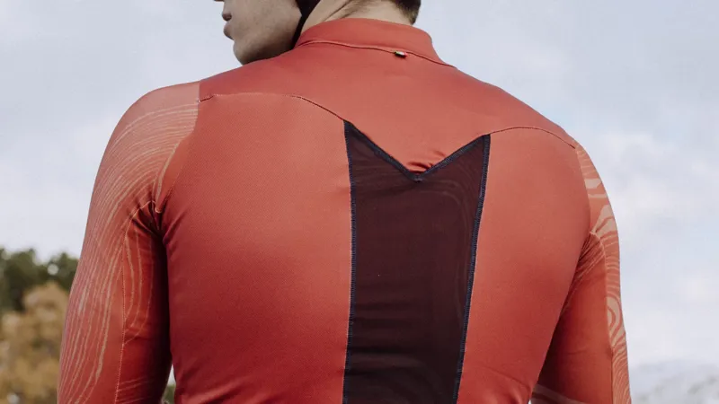 Q36.5 Gregarius Hybrid Vest : BRICK RED-2