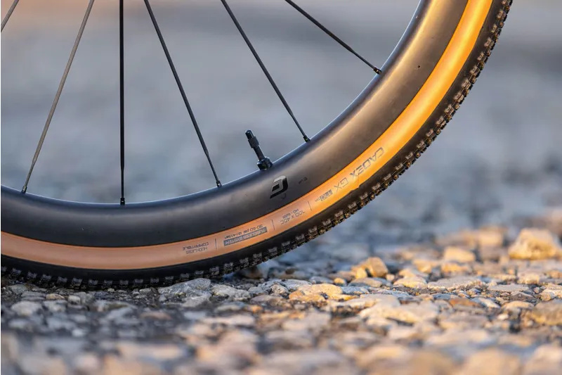 CADEX GX TUBELESS GRAVEL and ADVENTURE TYRE : 700x40c-7