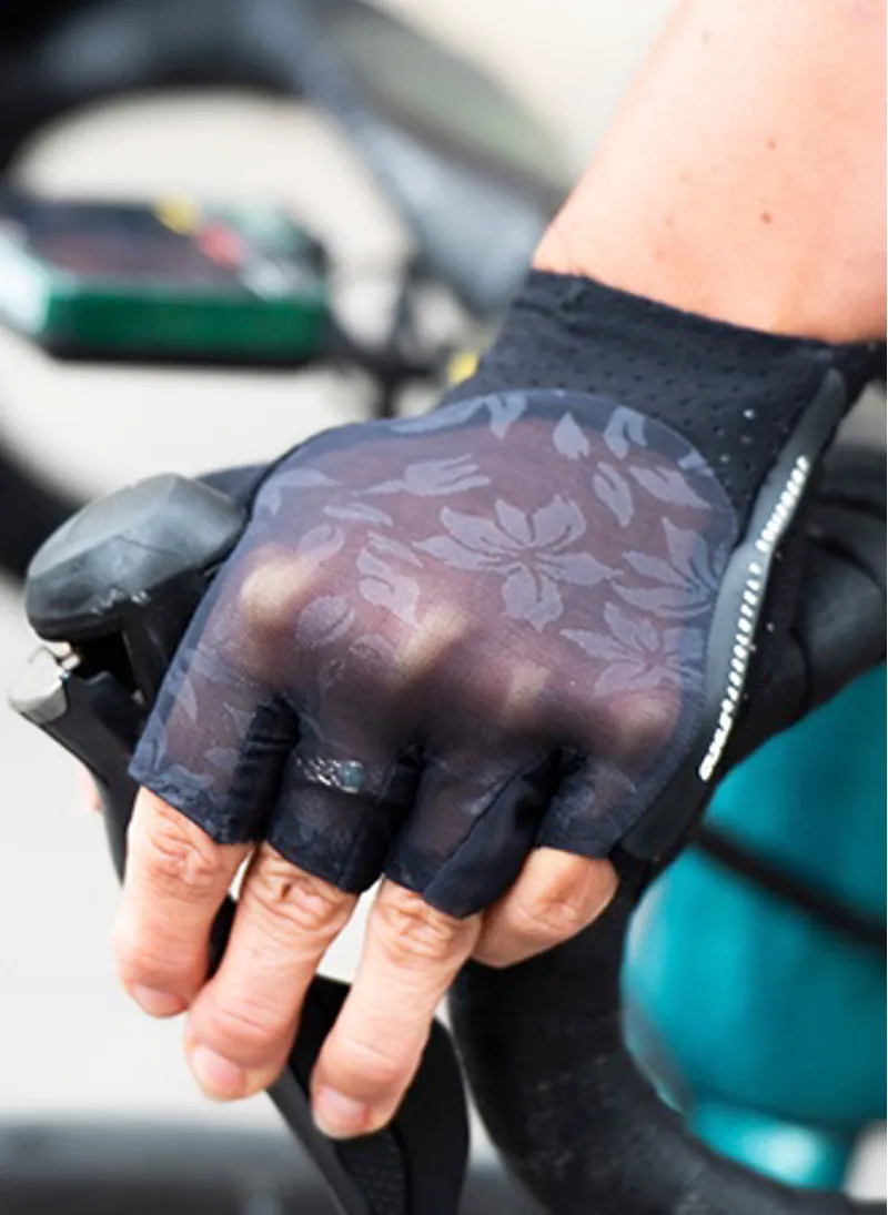 Q36.5 Womens UNIQUE 3-Dimensional Summer Glove