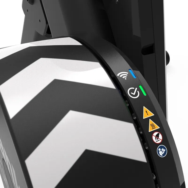 Wahoo KICKR CORE 2 Smart Trainer : Zwift Cog + Click-4