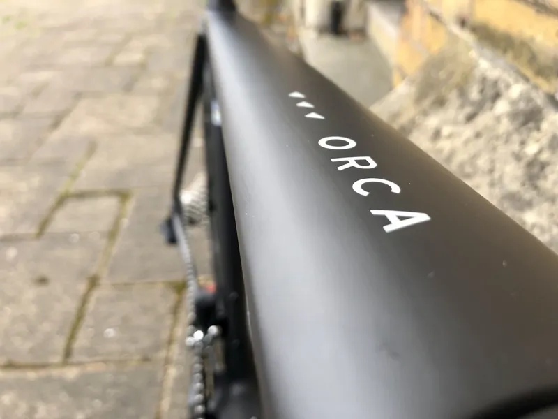 Orbea Orca M30i Carbon Road bike with Shimano 105 Di2 in Black-3