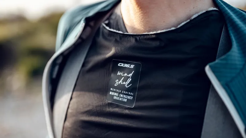 Q36.5 Wind Shell : Black-2