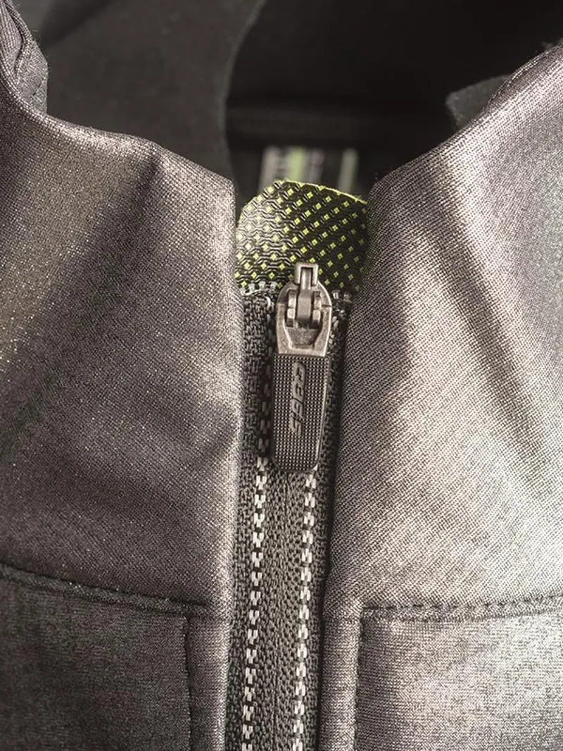 Q36.5 R Insulation Jacket : All-Day Waterproof Jacket.-3