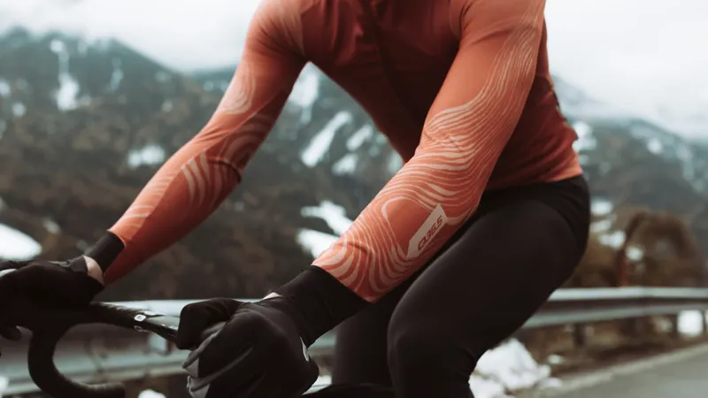 Q36.5 Gregarius Hybrid Dolomites Long Sleeve Jersey : RUST RED-3