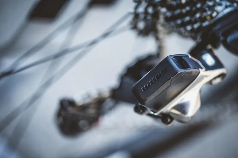 SRAM Red eTap Wireless Groupset : BB30 Crank-11