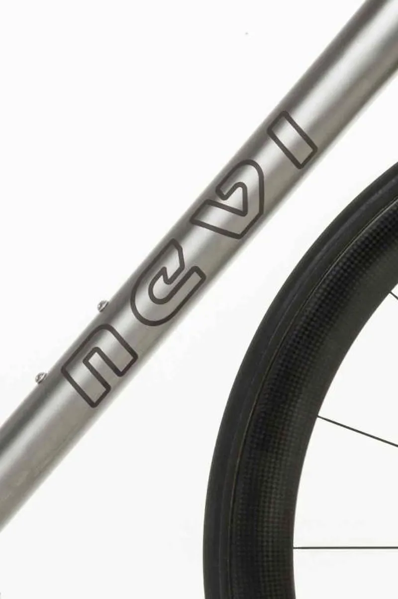 Nevi Titanium Bikes : Stelvio : FRAME : Electronic Routing-4