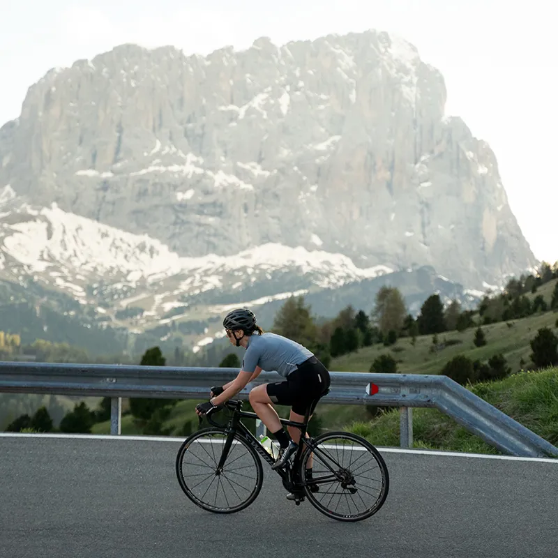 Q36.5 Womens Salopette UNIQUE Seamless One-Piece Cycling Bibshorts-4