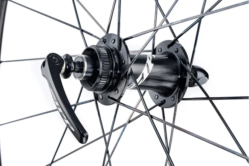 ZIPP 302 DISC Carbon Clincher Wheel : Front-2